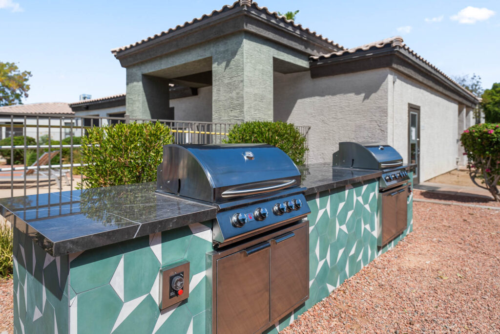 Outdoor grills with countertops